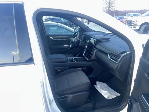 Used 2025 GMC Acadia Elevation image 26