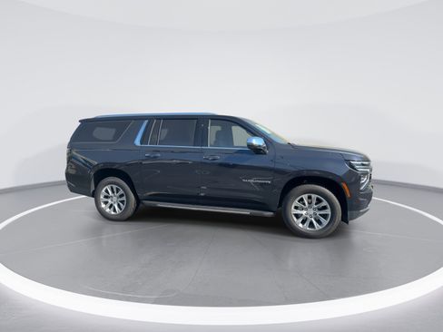 Used 2025 Chevrolet Suburban Premier image 10