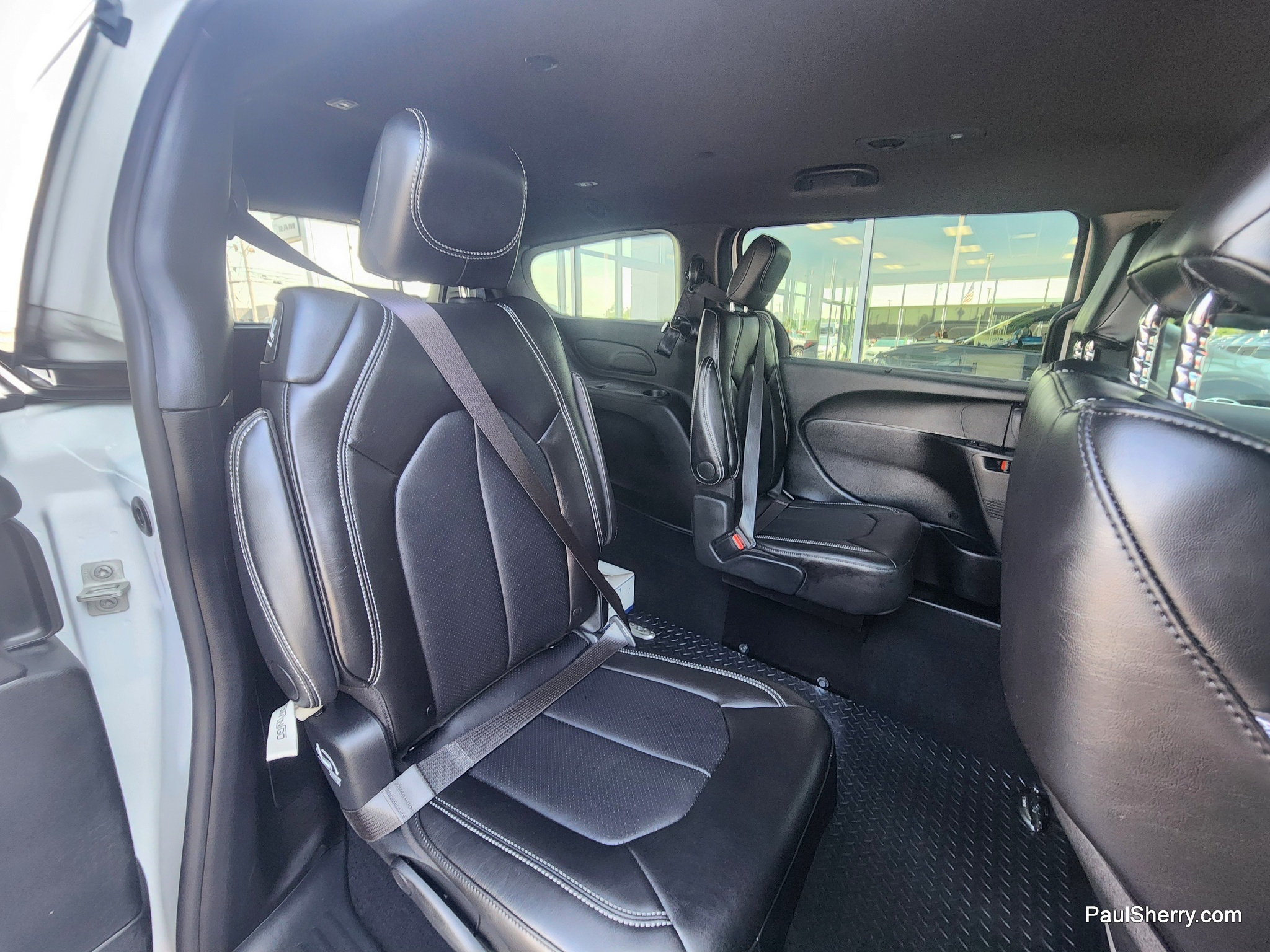 Used 2026 Chrysler Pacifica Select FWD image 5