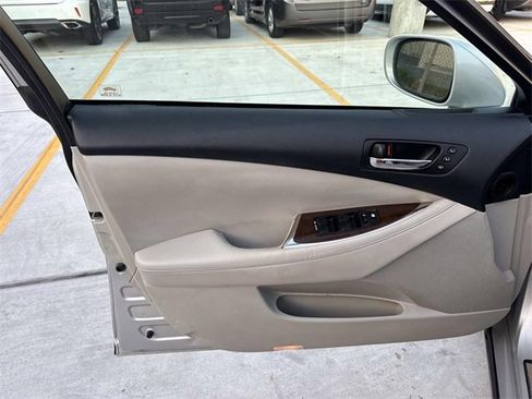 Used 2010 Lexus ES 350 image 19