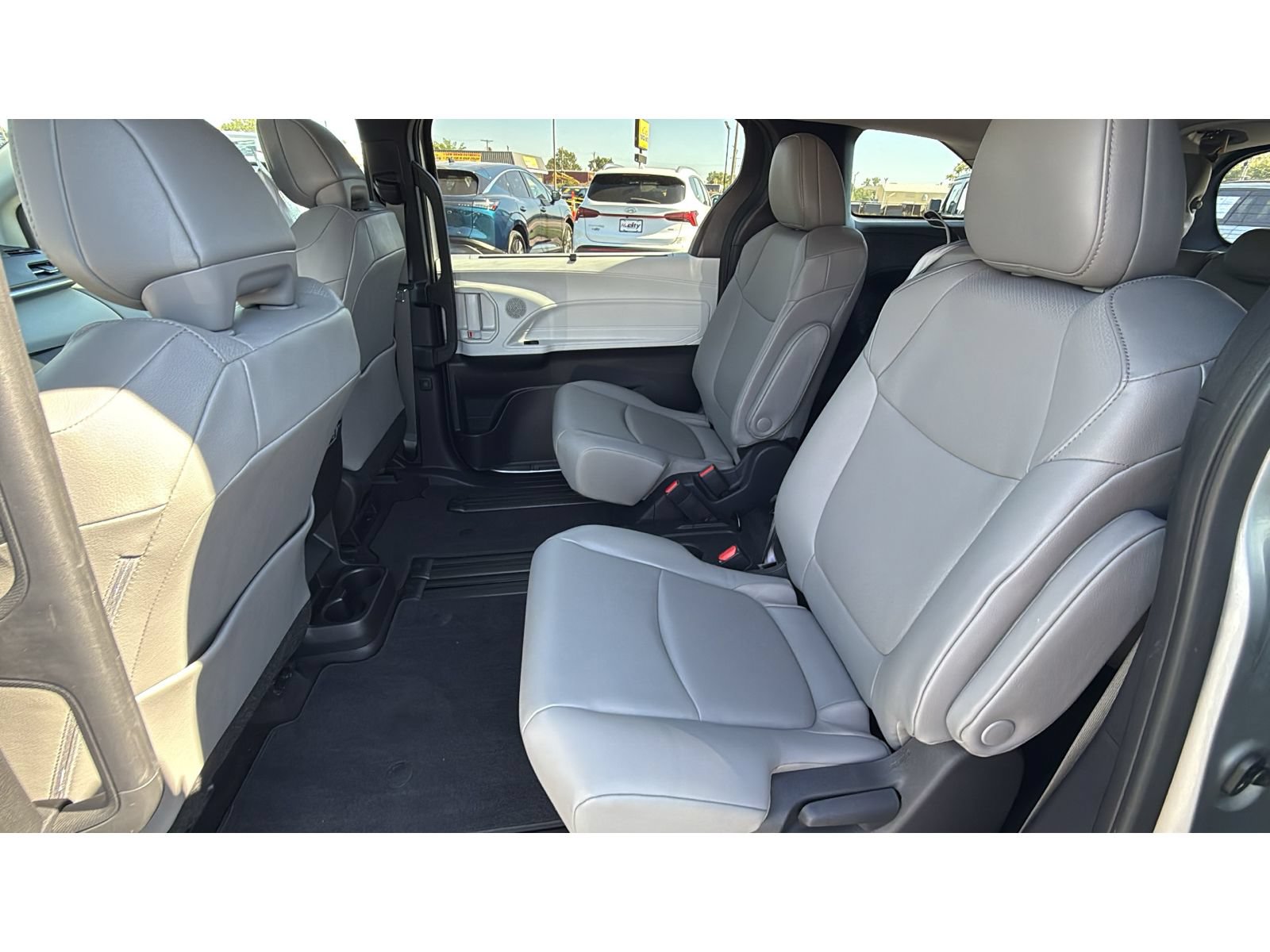Certified 2025 Toyota Sienna XLE FWD image 42