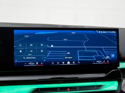 Used 2025 BMW 540i xDrive w/ Premium Package image 28