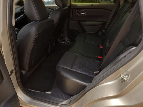 Certified 2023 Nissan Rogue Platinum FWD image 9