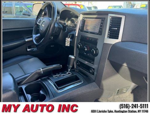 Used 2010 Jeep Grand Cherokee Laredo image 28