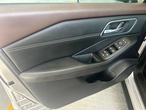 Used 2021 Nissan Rogue SV w/ Premium Package FWD image 19