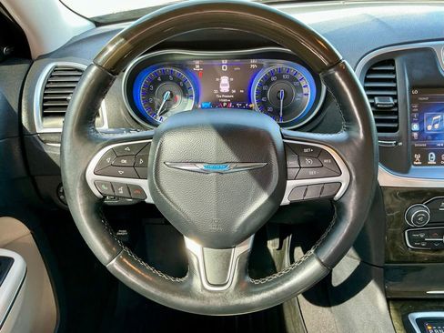 Used 2015 Chrysler 300 C image 37