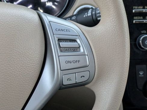 Used 2015 Nissan Rogue SV image 26