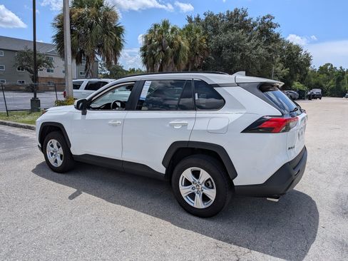 Used 2021 Toyota RAV4 XLE w/ Convenience Package FWD image 6