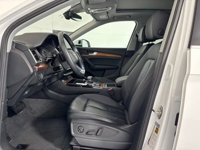 Used 2022 Audi Q5 2.0T Premium w/ Convenience Package AWD/4WD image 11