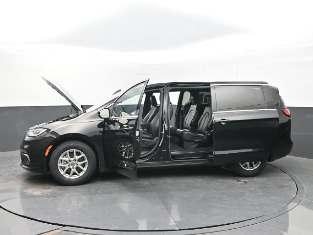 Used 2025 Chrysler Pacifica Select FWD image 63