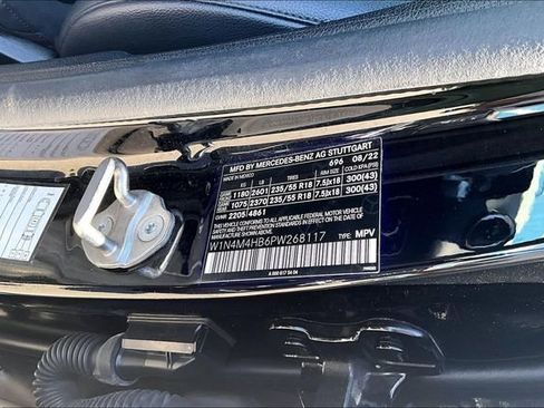 Used 2023 Mercedes-Benz GLB 250 4MATIC image 35