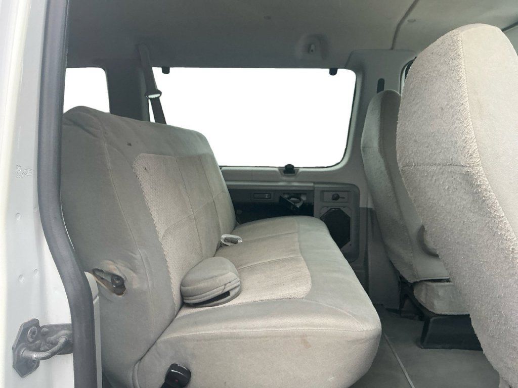 Used 2006 Ford E-350 and Econoline 350 Extended Wagon Super Duty RWD image 21