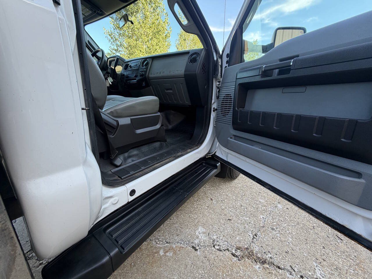 Used 2014 Ford F550 4x4 Regular Cab Super Duty image 27
