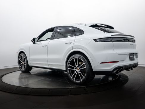 Certified 2026 Porsche Cayenne Coupe image 3