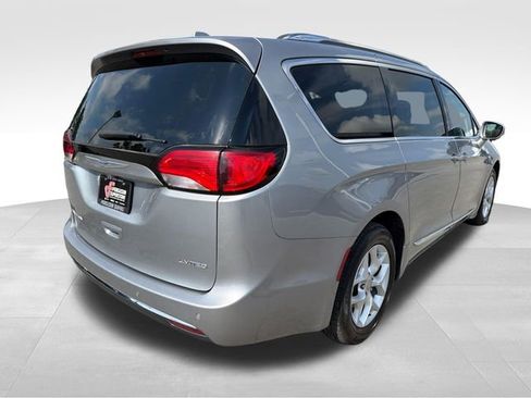 Used 2020 Chrysler Pacifica Limited FWD image 7