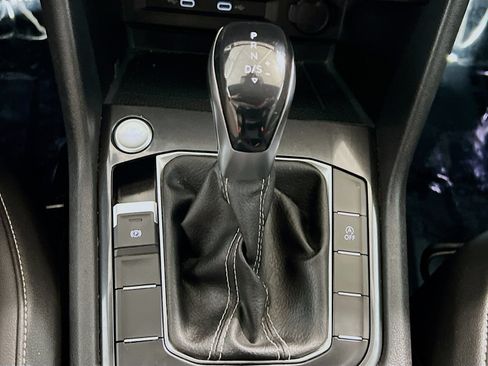 Used 2022 Volkswagen Tiguan SE FWD image 12