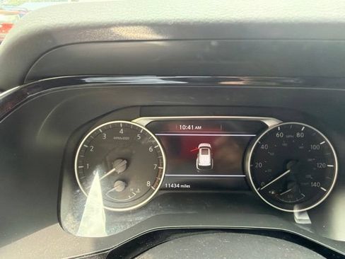 Used 2025 Nissan Pathfinder SV FWD image 17