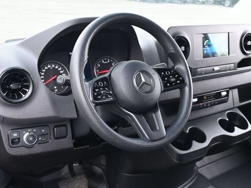 Used 2023 Mercedes-Benz Sprinter 2500 image 26
