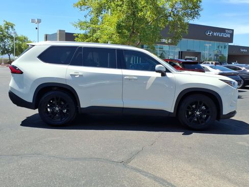 Used 2024 Toyota Grand Highlander AWD image 6