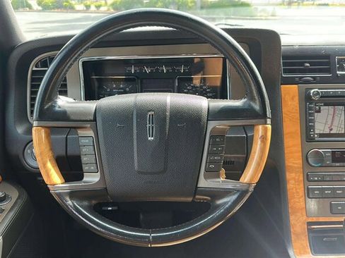 Used 2012 Lincoln Navigator 4WD image 11