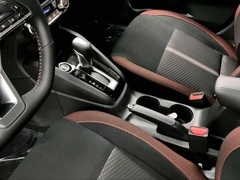 New 2025 Nissan Versa SR w/ Trunk Package FWD image 17