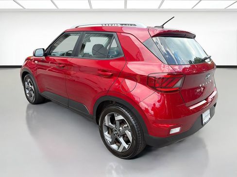 Used 2024 Hyundai Venue SEL FWD image 5
