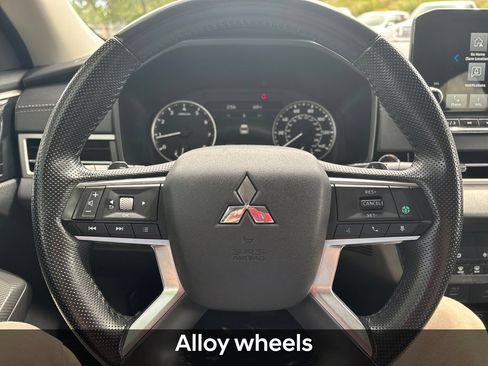 Used 2024 Mitsubishi Outlander SE AWD/4WD image 17