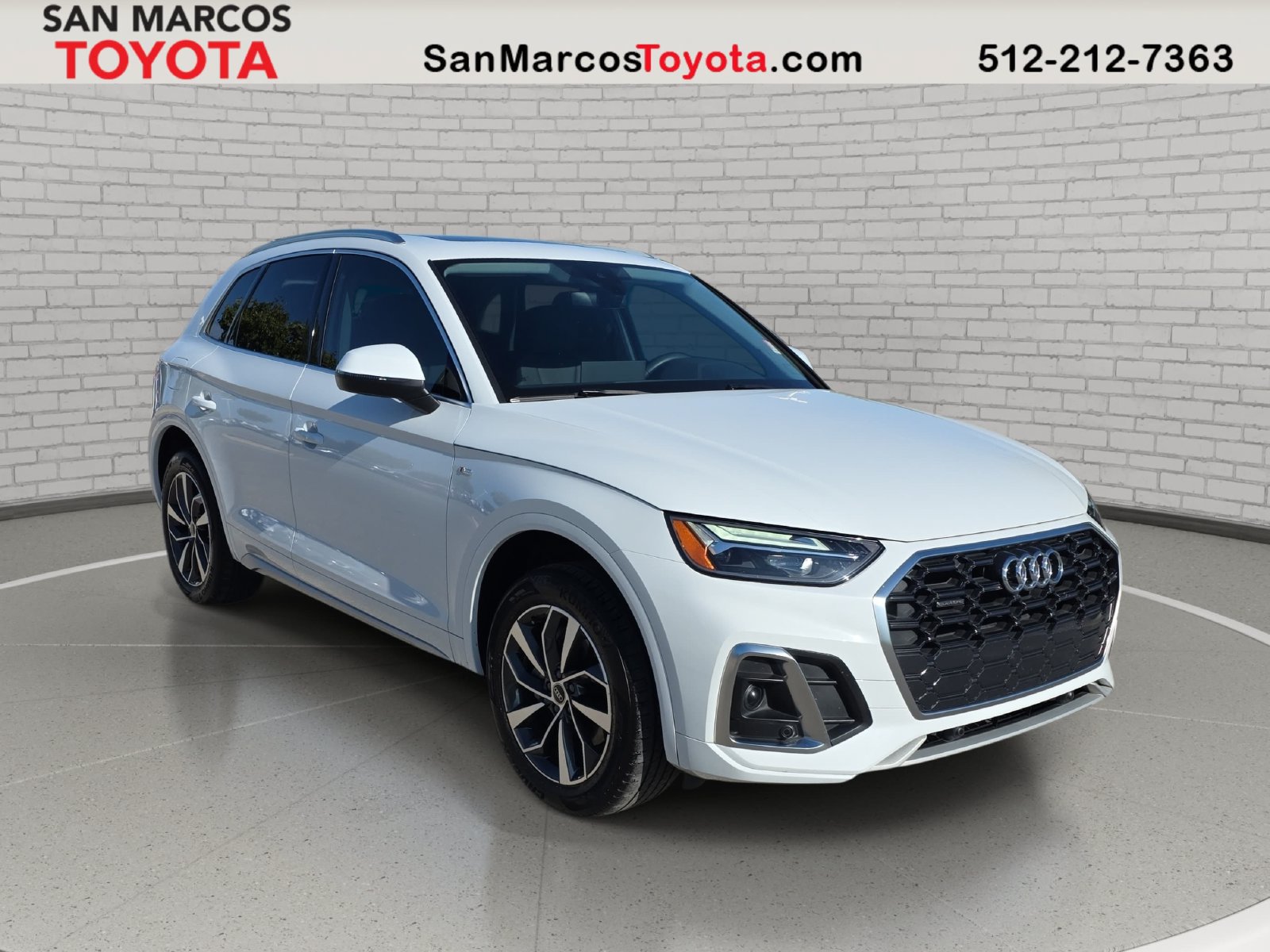 Used 2024 Audi Q5 2.0T Premium w/ Convenience Package AWD/4WD image 3