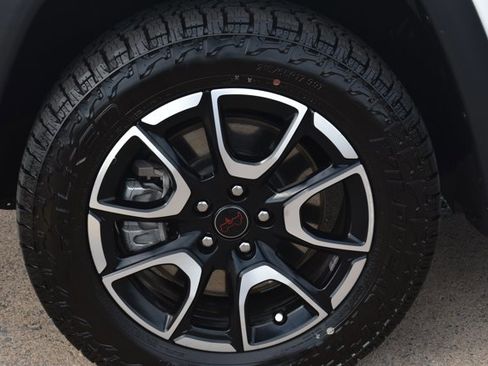 Used 2025 Jeep Compass Trailhawk AWD/4WD image 11
