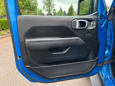 Used 2022 Jeep Wrangler Unlimited Rubicon 4xe AWD/4WD image 19