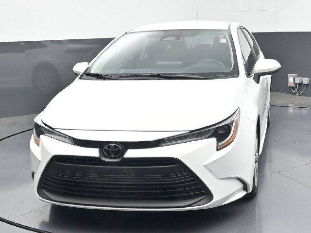 Used 2025 Toyota Corolla LE FWD image 40
