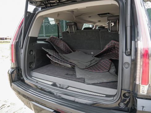 Used 2017 Cadillac Escalade ESV Luxury image 55