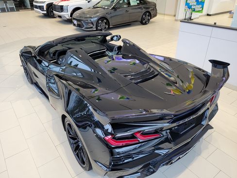 Used 2024 Chevrolet Corvette Z06 w/ Z07 Performance Package RWD image 11