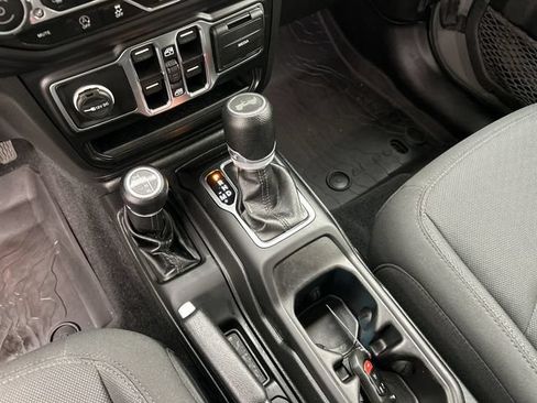 Used 2022 Jeep Wrangler Unlimited Sport AWD/4WD image 22