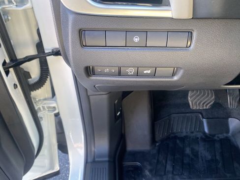 Used 2023 Nissan Rogue SL w/ SL Premium Package image 16