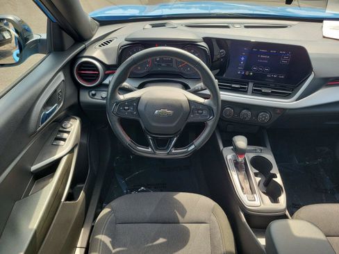 Used 2024 Chevrolet Trax RS w/ Sunroof Package FWD image 10