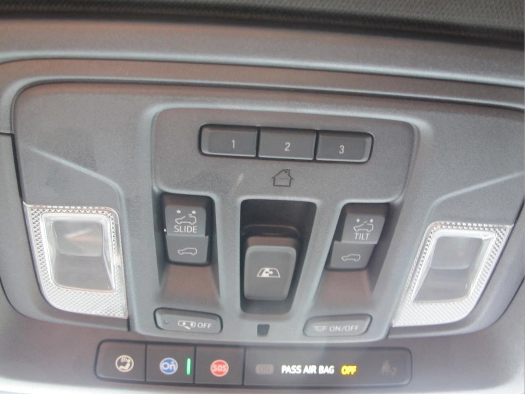 Used 2021 Chevrolet Silverado 1500 High Country w/ Technology Package AWD/4WD image 19