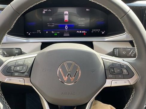 New 2026 Volkswagen Taos SE AWD/4WD image 14