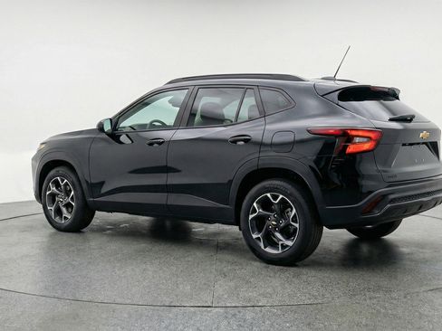 Used 2025 Chevrolet Trax LT image 6