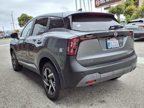 Used 2025 Nissan Kicks SV FWD image 3