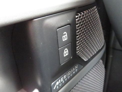 Used 2020 Land Rover Defender 110 X image 27