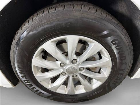 Used 2019 Chrysler Pacifica Touring-L FWD image 12