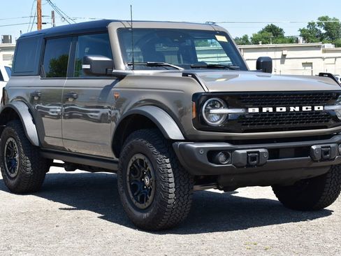Used 2025 Ford Bronco Badlands AWD/4WD image 3