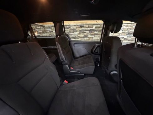 Used 2018 Dodge Grand Caravan SE FWD image 25