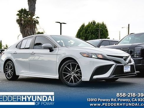Used 2023 Toyota Camry SE FWD image 1