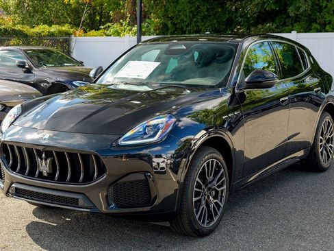 New 2025 Maserati Grecale GT image 3