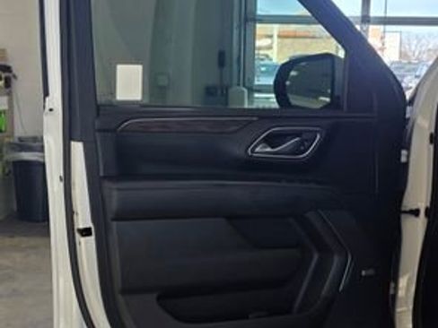 Used 2021 Chevrolet Tahoe LT w/ LT Signature Package image 12