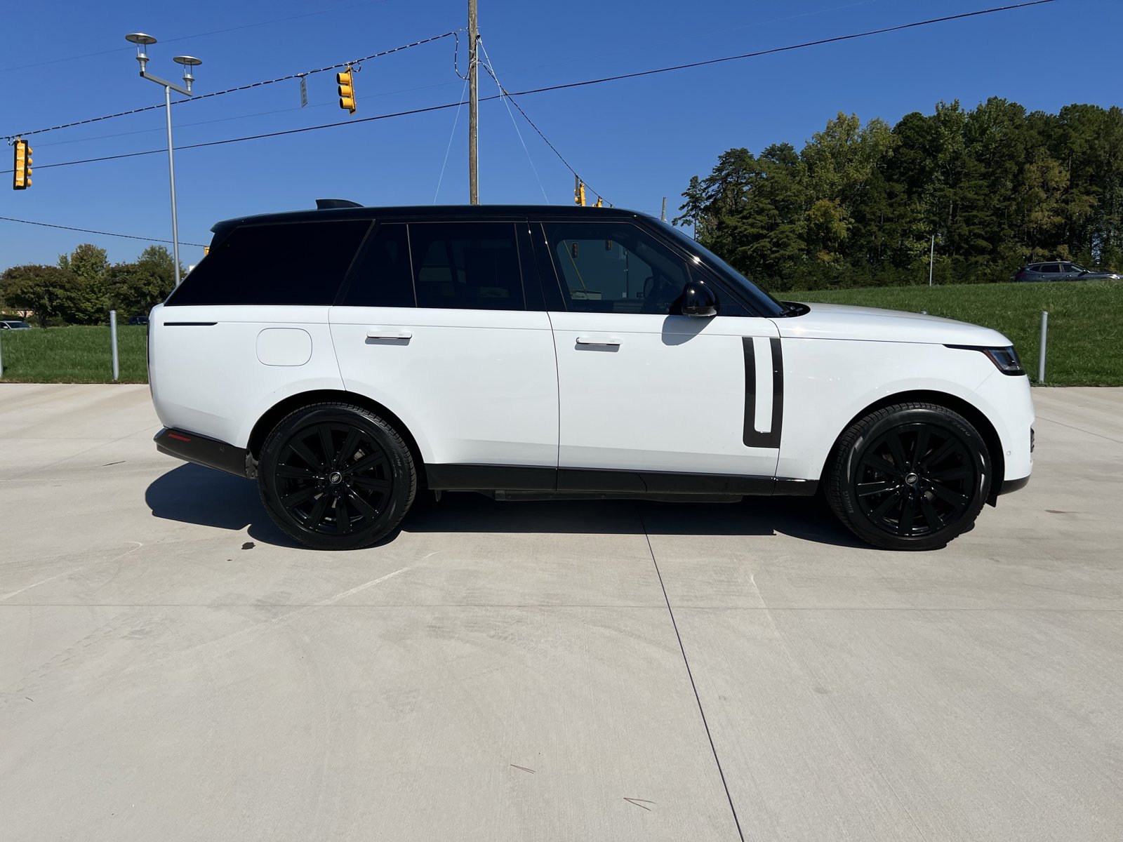 Used 2025 Land Rover Range Rover SE AWD/4WD image 9