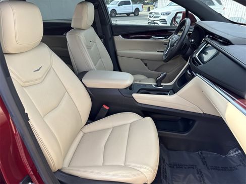 Used 2017 Cadillac XT5 Luxury w/ Driver Awareness Package image 27