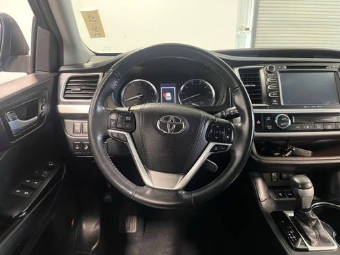 Used 2017 Toyota Highlander Limited Platinum w/ Carpet Mat Package image 21